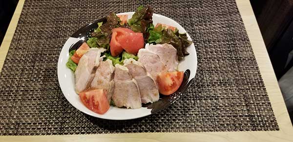 ローストポークのサラダの写真