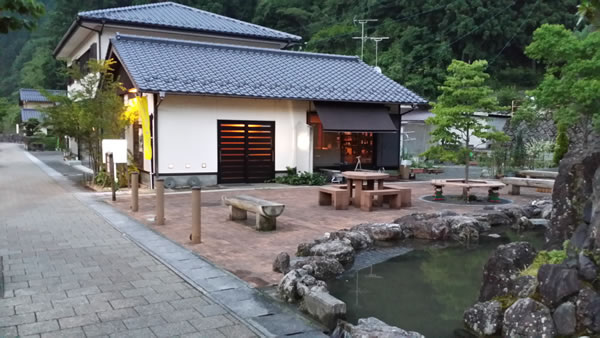 ダイニングバー サライ 外観写真